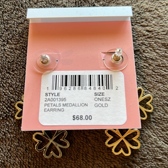 Vineyard Vines gold earrings. 1 3/4” x 1 1/4” - Picture 2 of 3